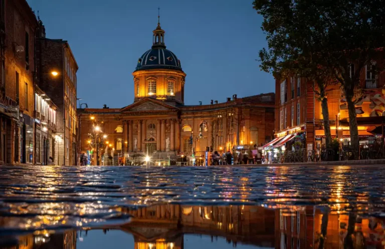 Place du Capitole &agrave; Toulouse vue par Midjourney